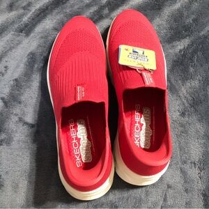 Sketchers Women’s Size 7 1/2 Pink Red Slip In On Sneakers NEW!